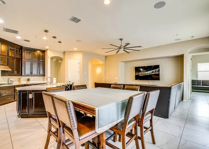 'rapt Expression' W/ Patio! Holiday home